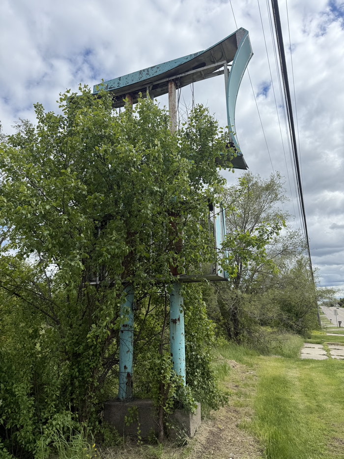 Wallis Drive-In - Wallis North - 5414 N Saginaw (newer photo)